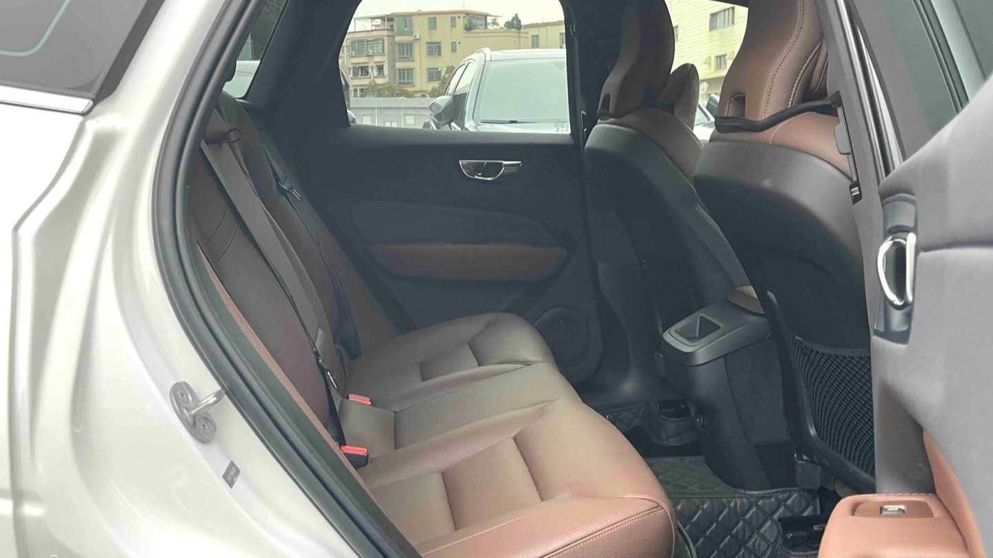 VOLVO China XC60 2024 B5 four-wheel drive intelligent far sports version