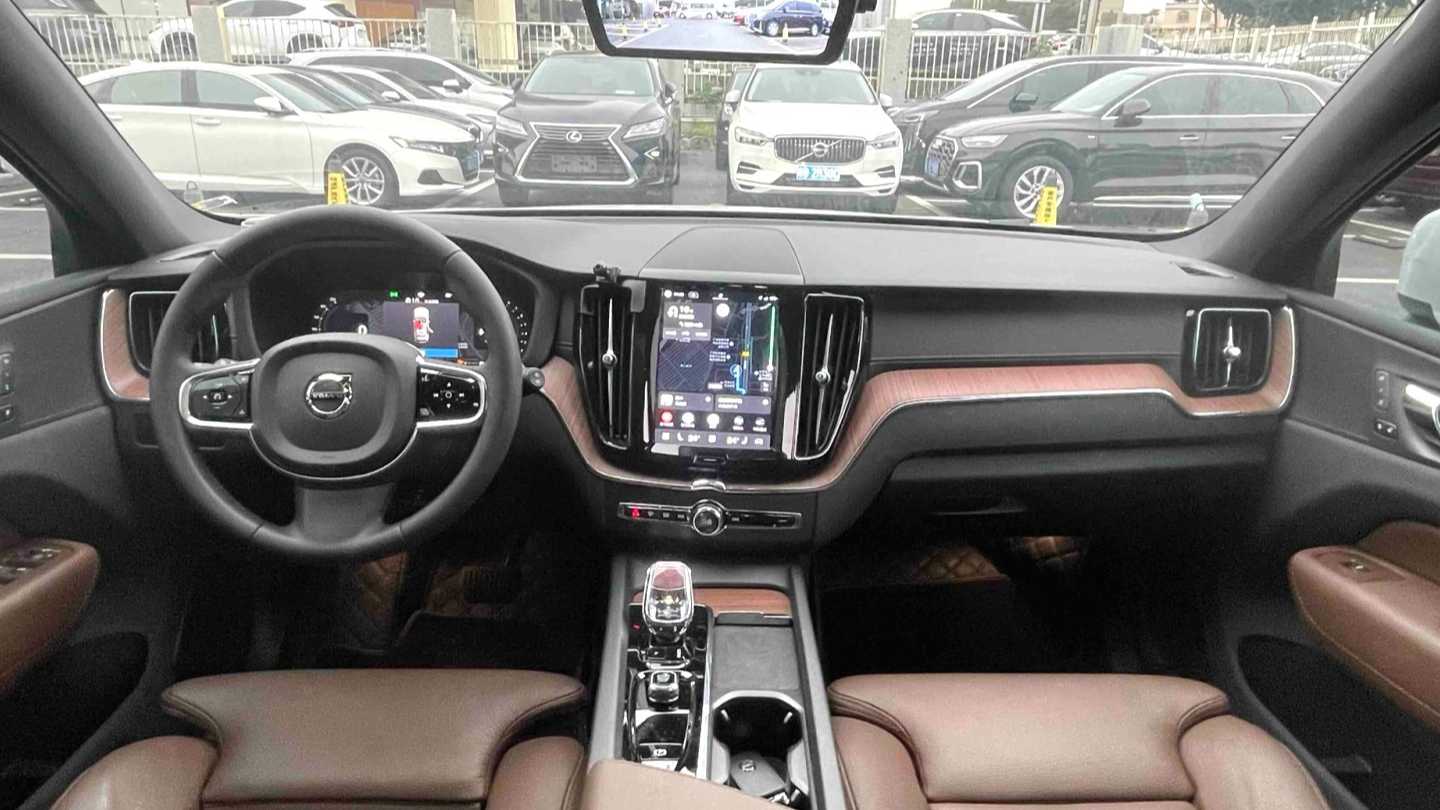 VOLVO China XC60 2024 B5 four-wheel drive intelligent far sports version