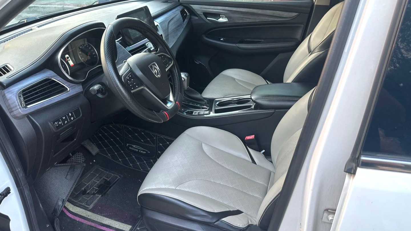 BAOJUN 730 2017 1.5T CVT flagship 7-seater national V