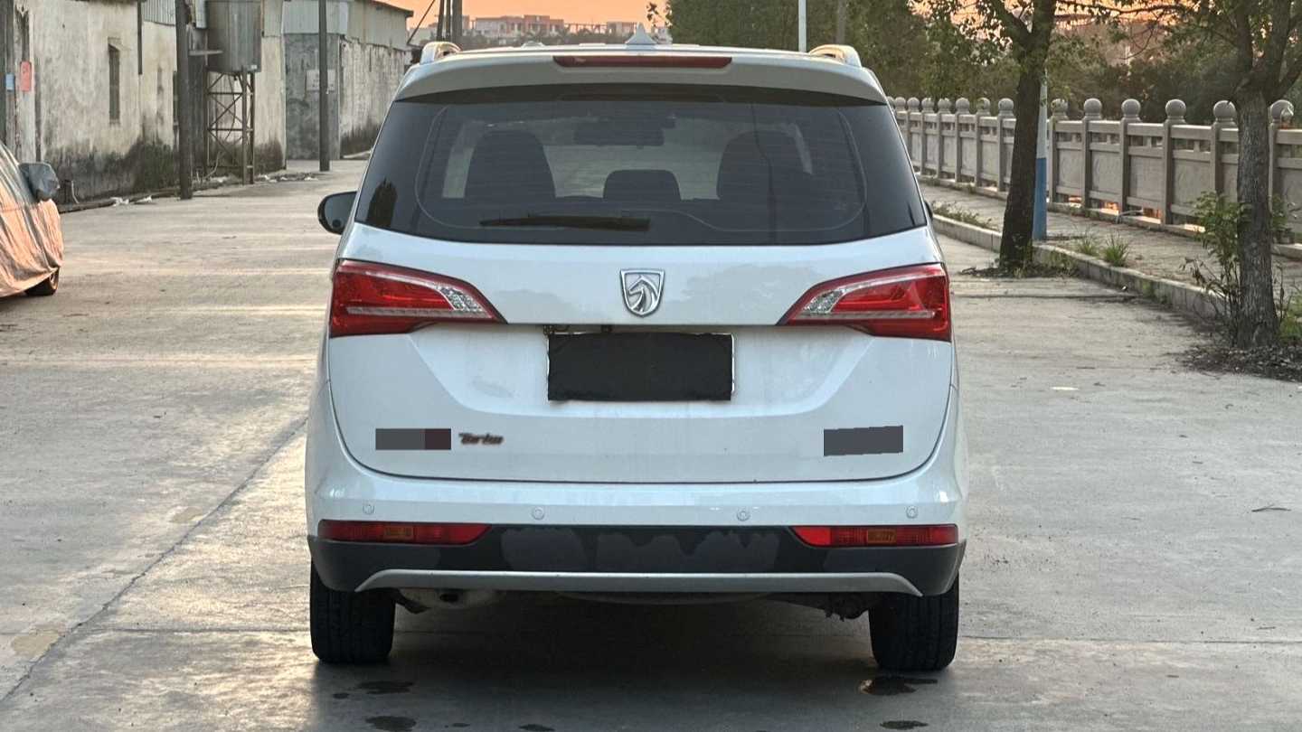 BAOJUN 730 2017 1.5T CVT flagship 7-seater national V
