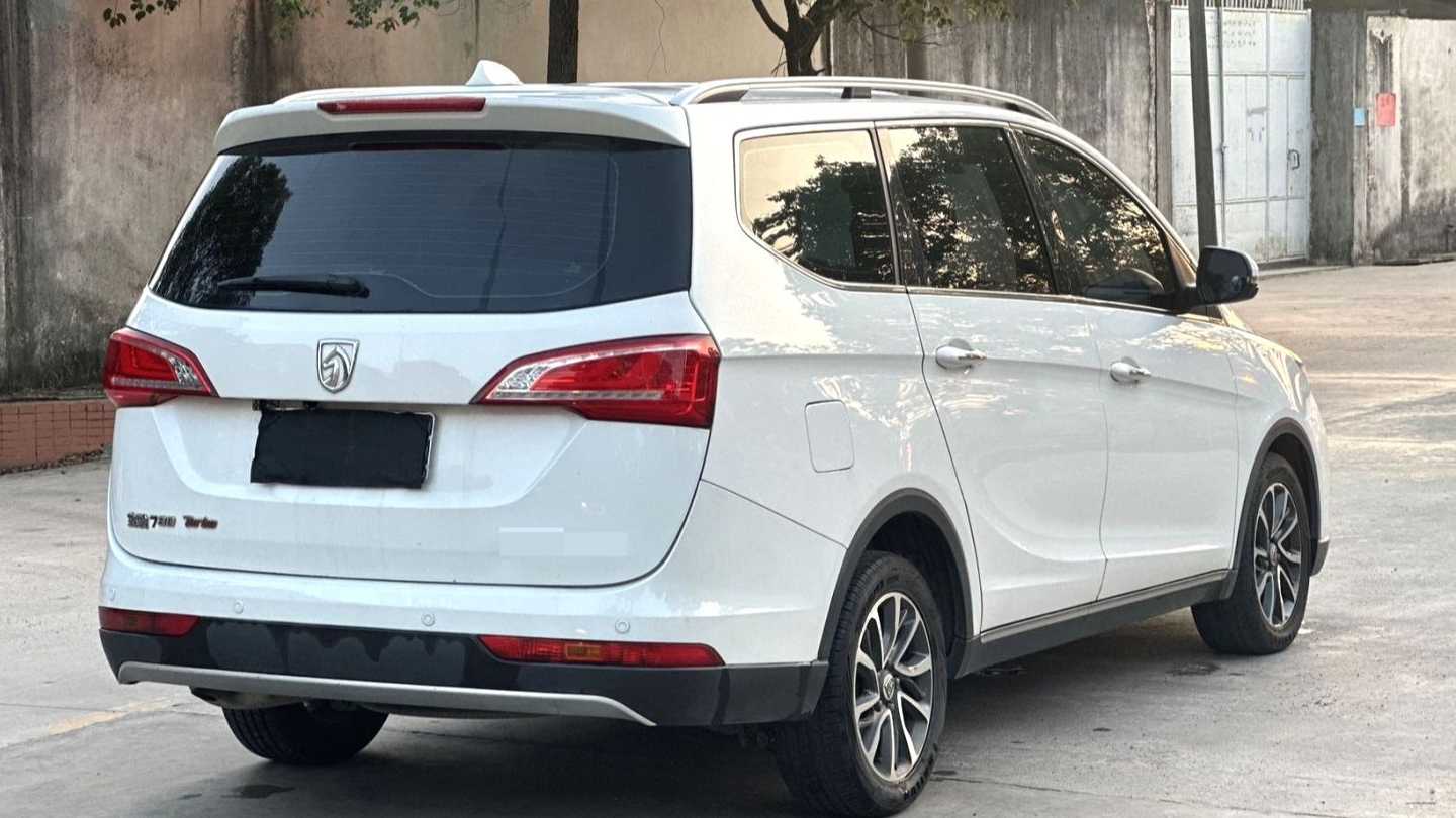 BAOJUN 730 2017 1.5T CVT flagship 7-seater national V