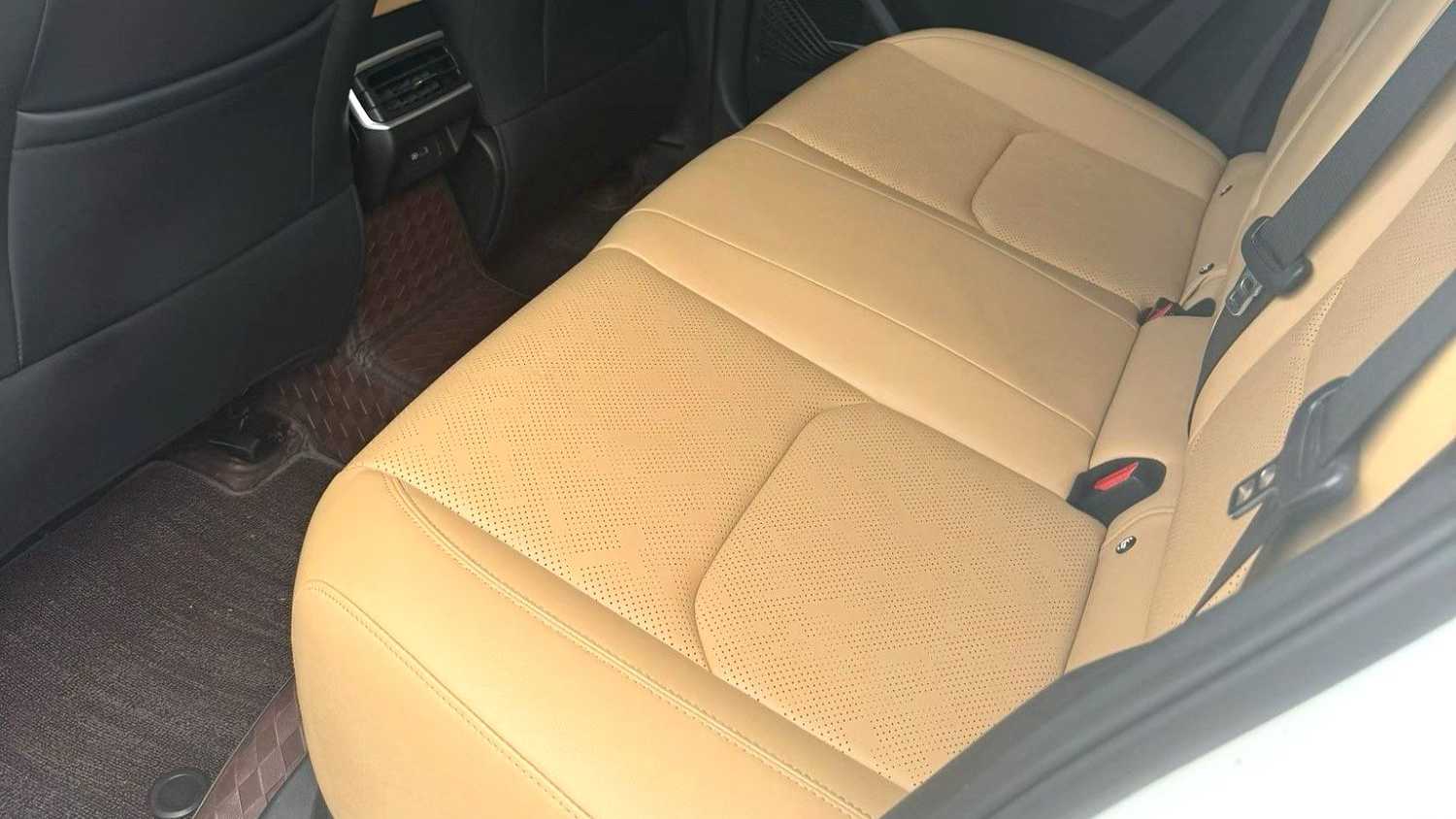 Geely EMGRAND L HiP 2024 Longteng 1.5TD-DHT Pro 100KM Excellence Edition