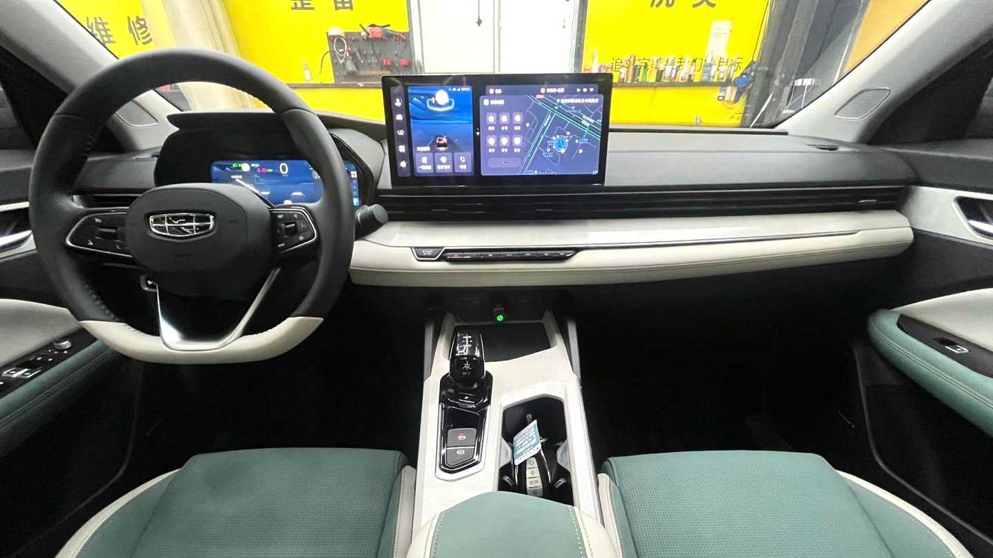 Geely EMGRAND L HiP 2022 1.5TD-DHT Pro 100KM超级版迅