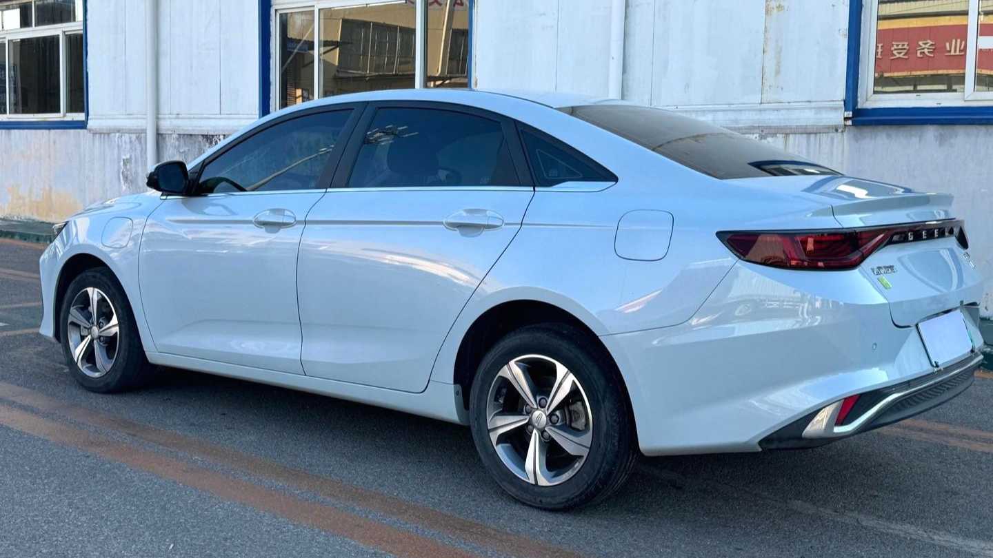 Geely EMGRAND L HiP 2022 1.5TD-DHT Pro 100KM Super Net