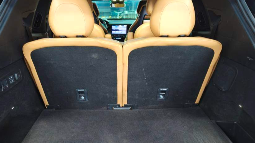 LYNK&CO 09 2021 2.0T Halo six seater