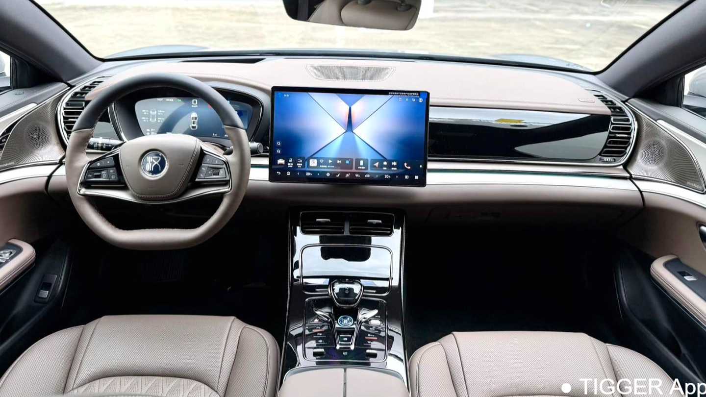 BYD HAN 2025 DM-i 125KM LiDAR Intelligent Driving Type