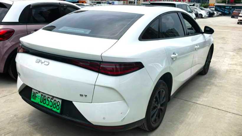 BYD e7 2025 520 Intelligent Version