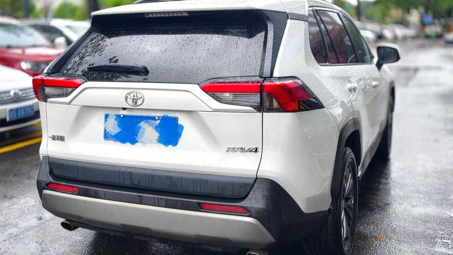 Toyota RAV4 2023 2.0L CVT 2WD Fashion Edition