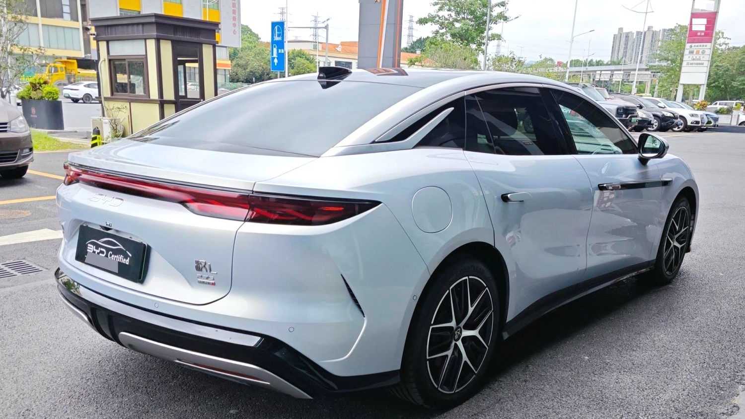 BYD HAN L 2025 EV four-wheel drive LiDAR flagship model