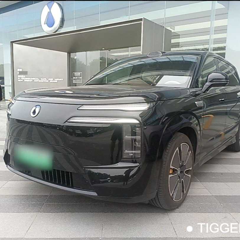 DENZA N8 2023 Four wheel drive ultra hybrid flagship six seater version سيارة مستعملة