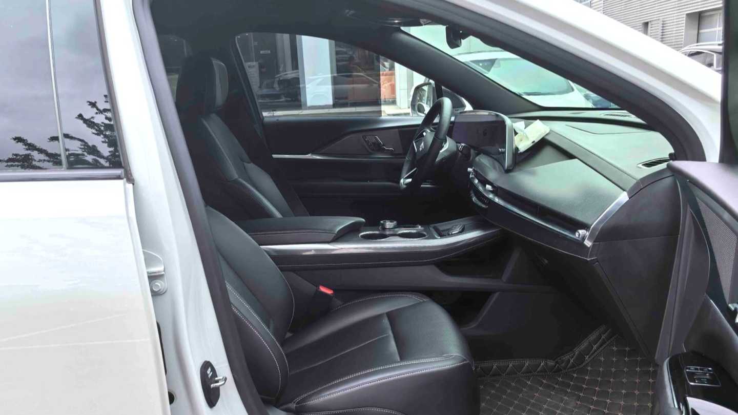 CADILLAC XT5 2025 2.0T Luxury Model