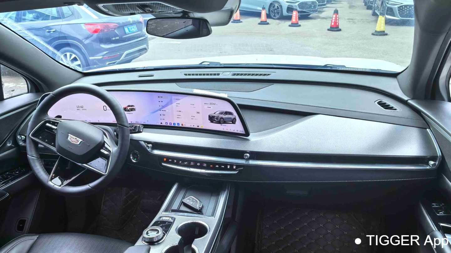 CADILLAC XT5 2025 2.0T Luxury Model