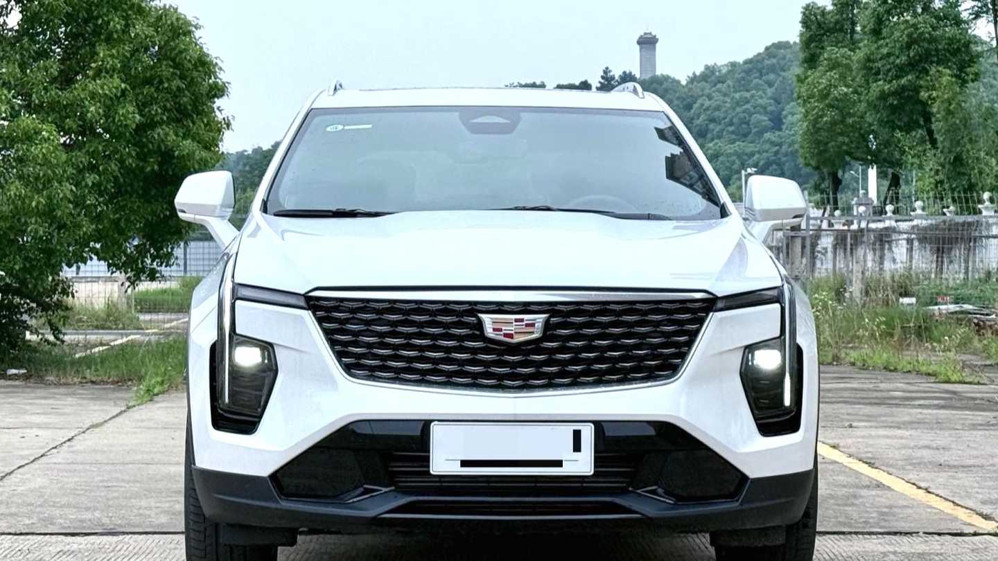 CADILLAC XT4 2025 28T two wheel drive luxury model