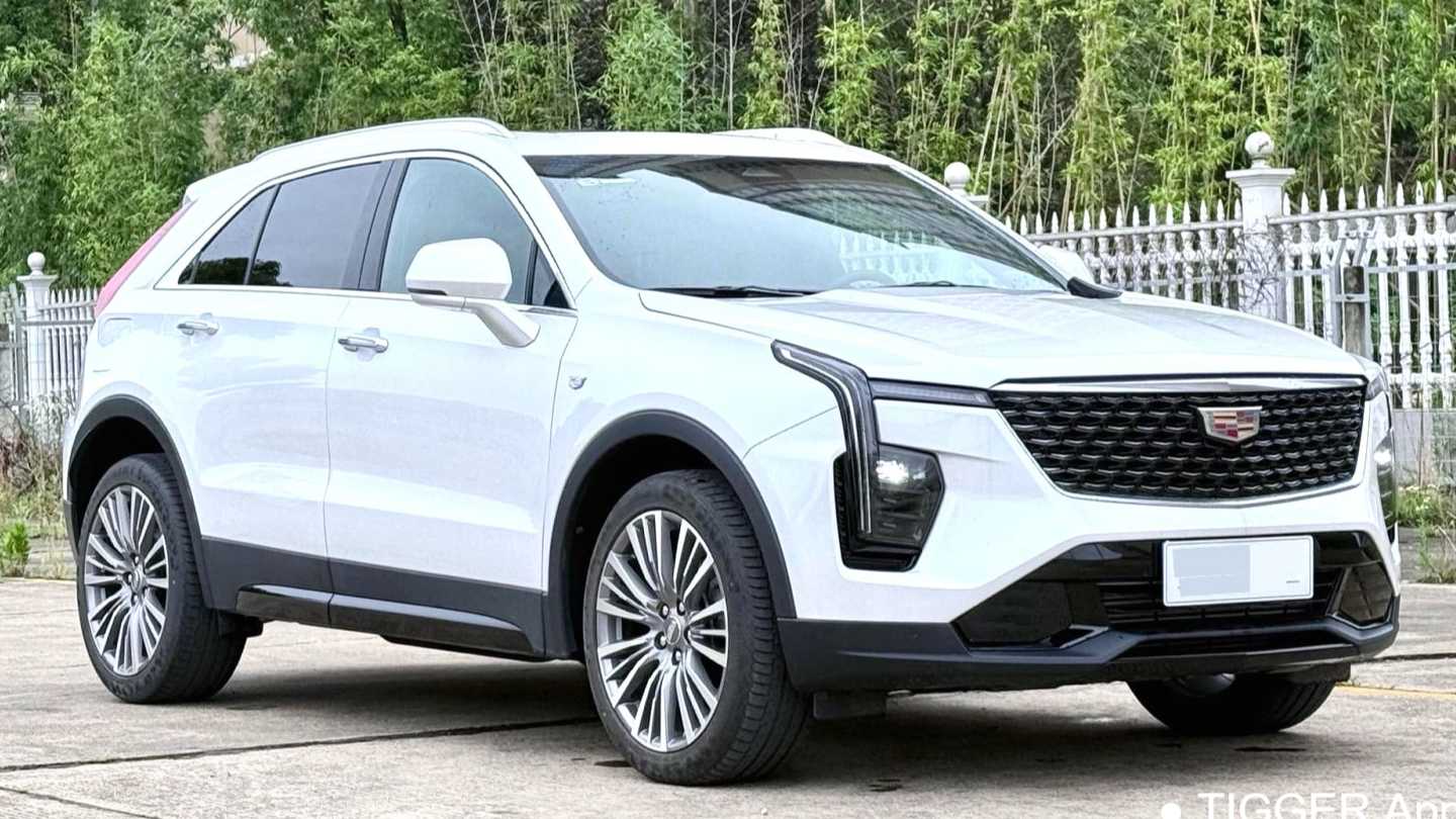 CADILLAC XT4 2025 28T two wheel drive luxury model