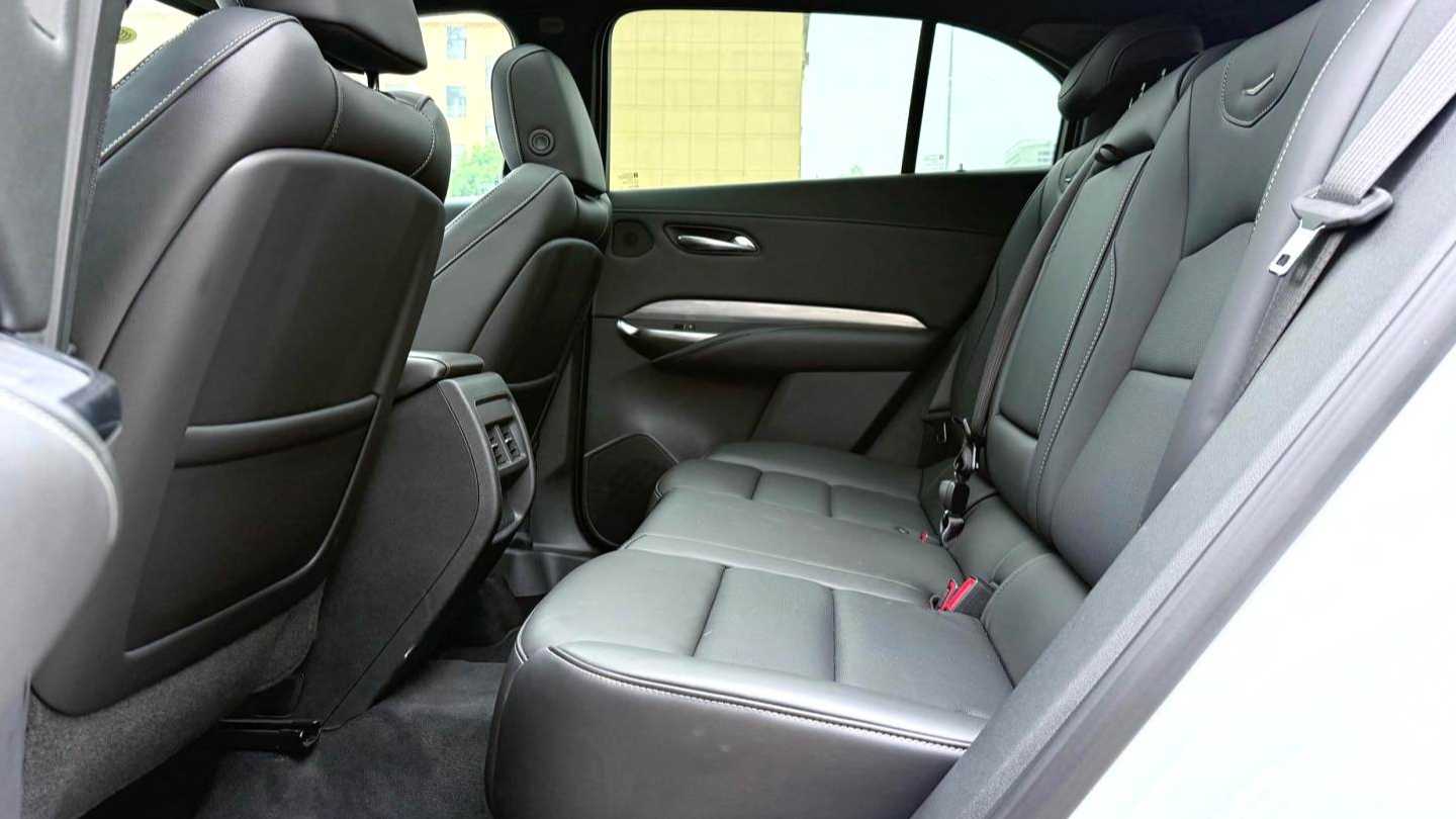 CADILLAC XT4 2025 28T two wheel drive luxury model