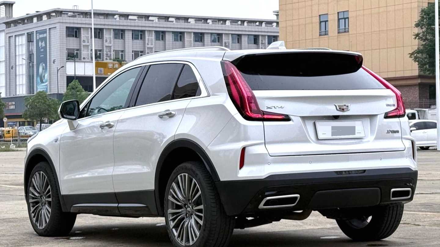 CADILLAC XT4 2025 28T two wheel drive luxury model