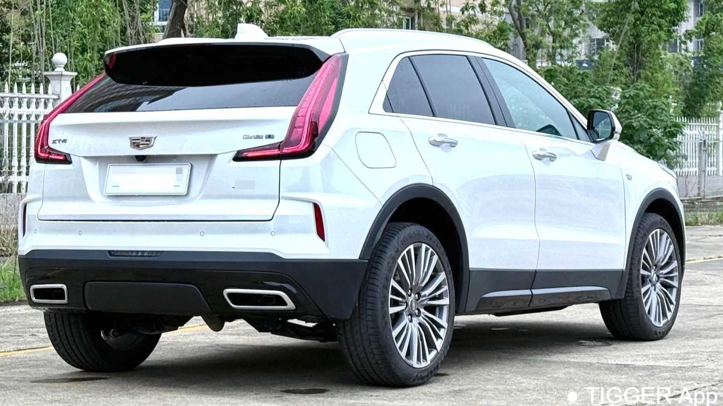 CADILLAC XT4 2025 28T two wheel drive luxury model