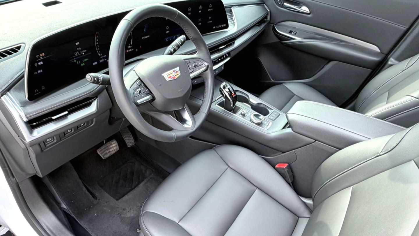CADILLAC XT4 2024 28T two wheel drive luxury model