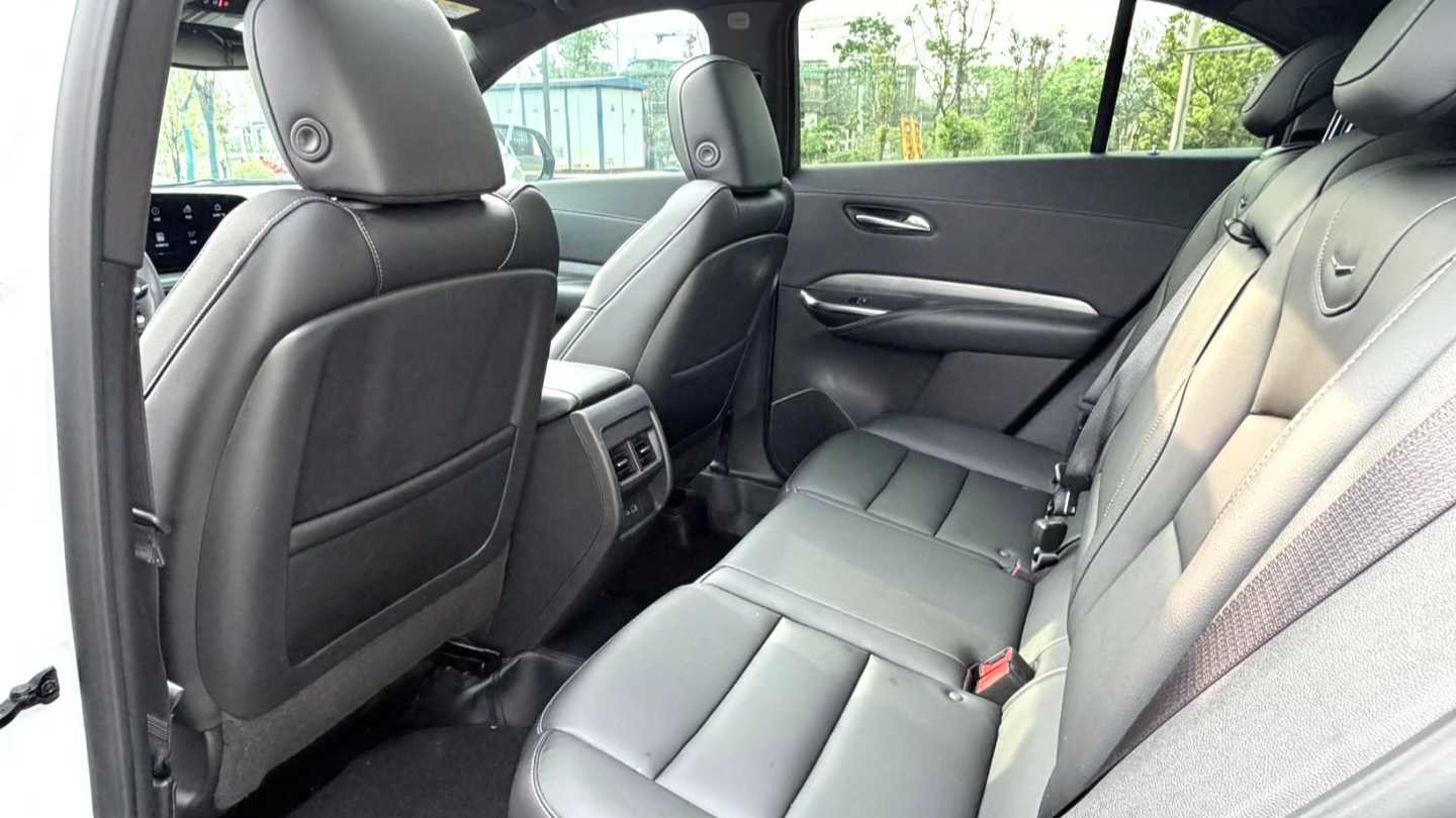 CADILLAC XT4 2024 28T two wheel drive luxury model