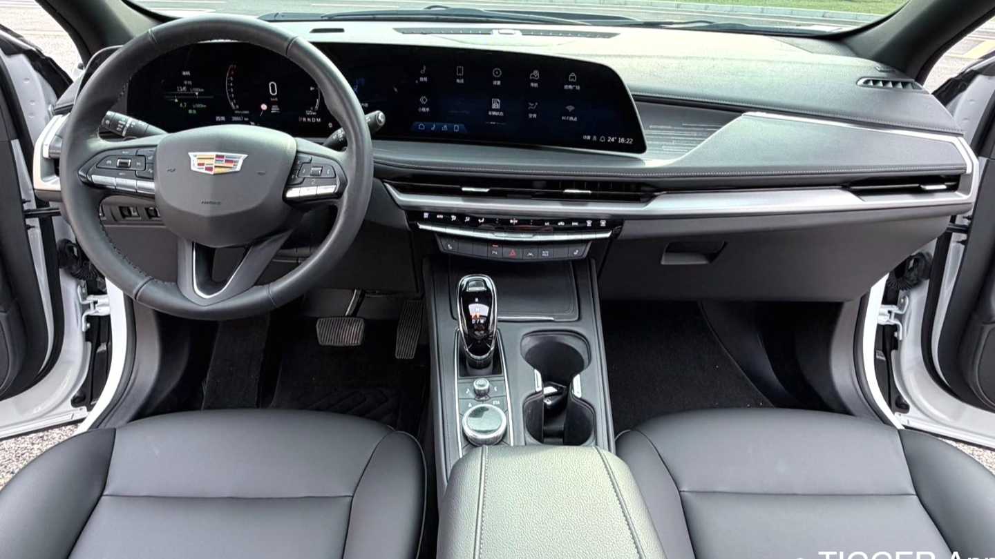 CADILLAC XT4 2024 28T two wheel drive luxury model