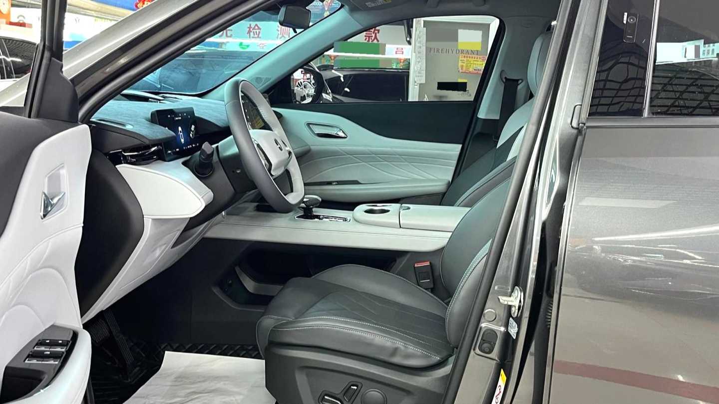 Changan UNI-Z PHEV‌ 2024 Blue Whale Intelligent iDD 125km Superb