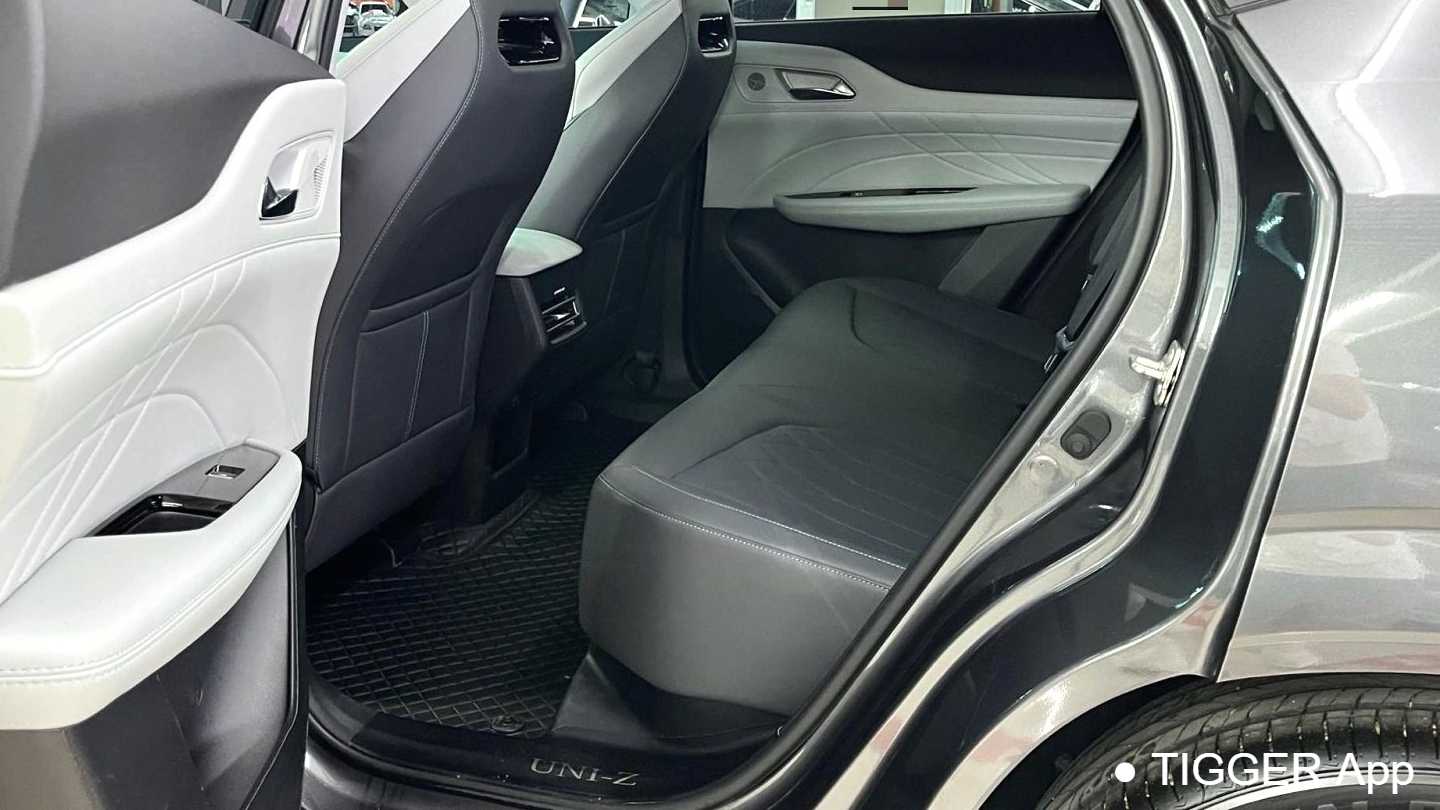 Changan UNI-Z PHEV‌ 2024 Blue Whale Intelligent iDD 125km Superb