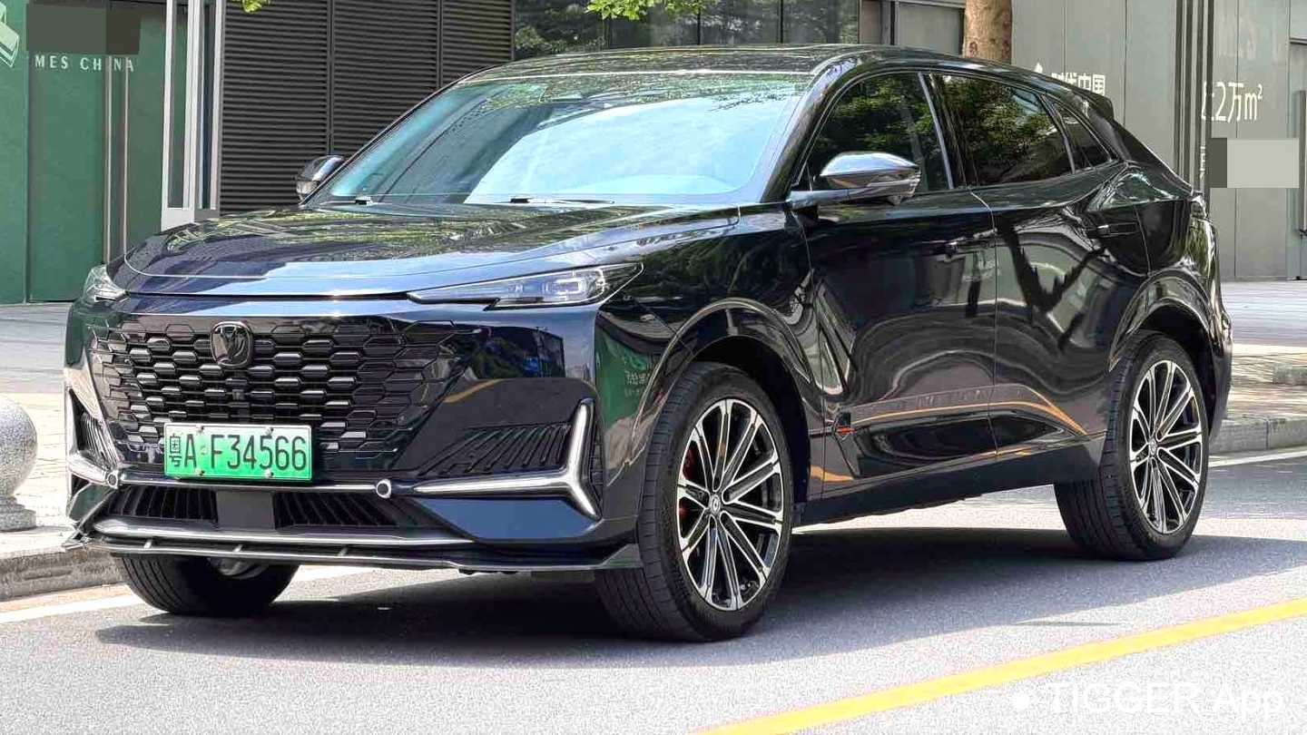 Changan UNI-K iDD‌ 2022 Smart iDD 130km 1.5T Prestige Edition