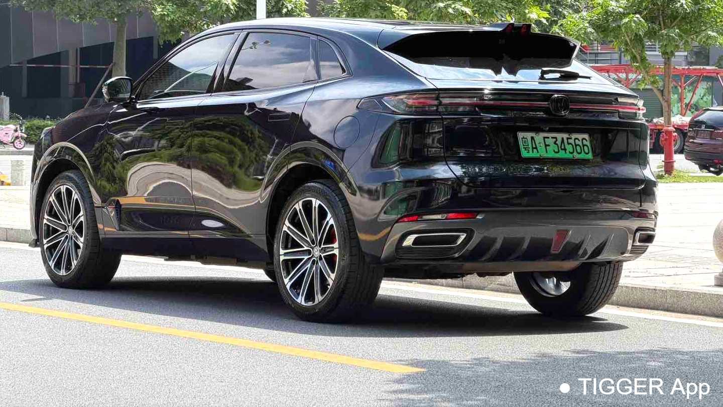 Changan UNI-K iDD‌ 2022 Smart iDD 130km 1.5T Prestige Edition