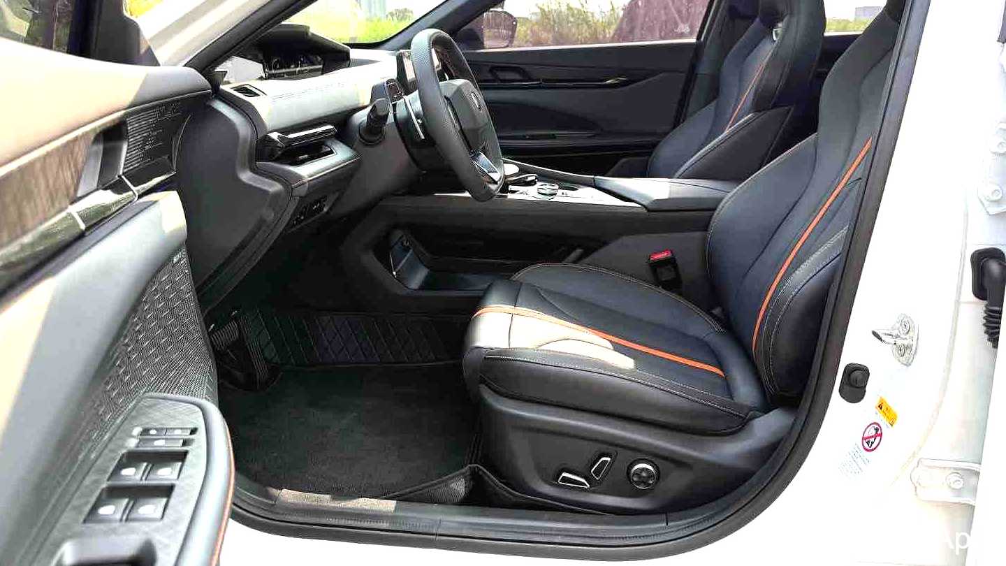 Changan UNI-V 2024 1.5T Smart Navigation Type