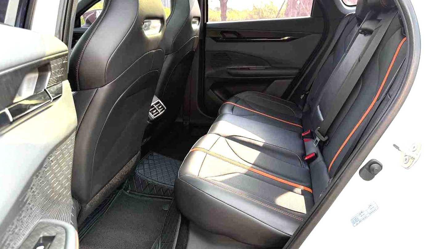 Changan UNI-V 2024 1.5T Smart Navigation Type