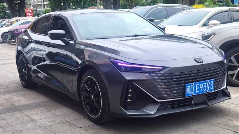 Changan UNI-V 2022 1.5T Sport Edition