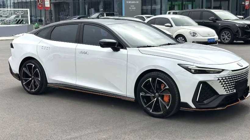 Changan UNI-V 2023 2.0T Leading Speed Edition