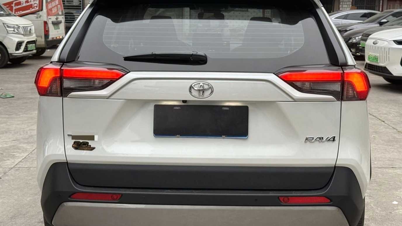 Toyota RAV4 2023 2.0L CVT 2WD 20th Anniversary Platinum Edition