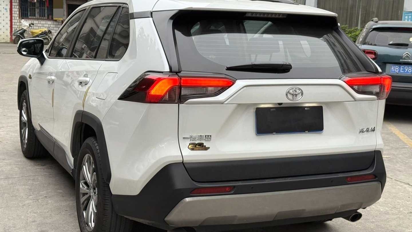 Toyota RAV4 2023 2.0L CVT 2WD 20th Anniversary Platinum Edition