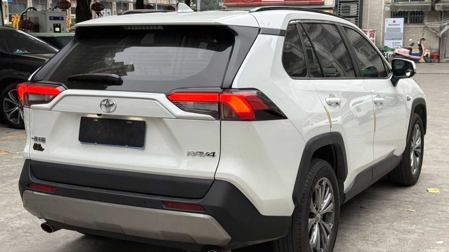Toyota RAV4 2023 2.0L CVT 2WD 20th Anniversary Platinum Edition
