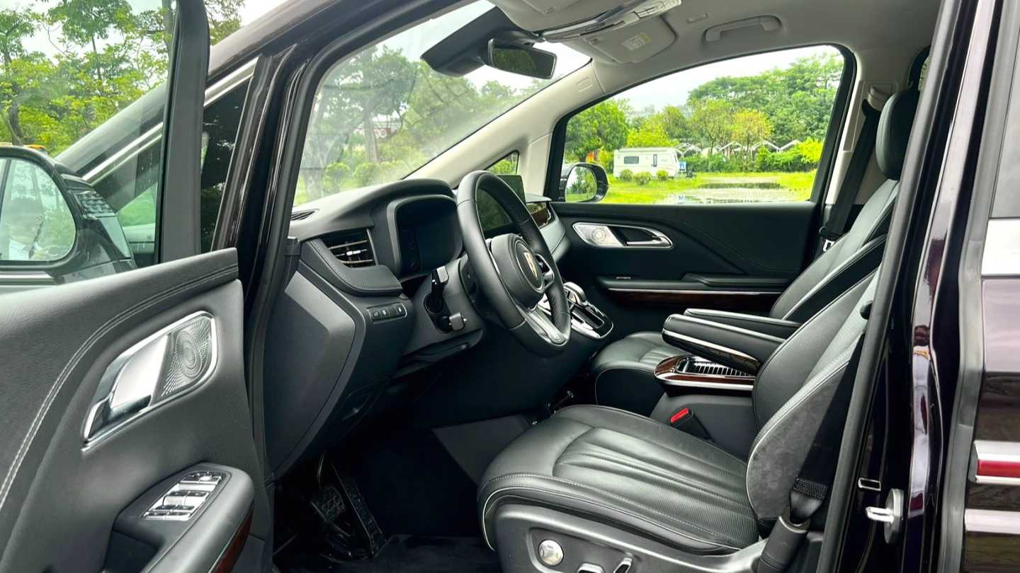 Hong Qi HQ9 2024 2.0T 4WD Luxury Edition