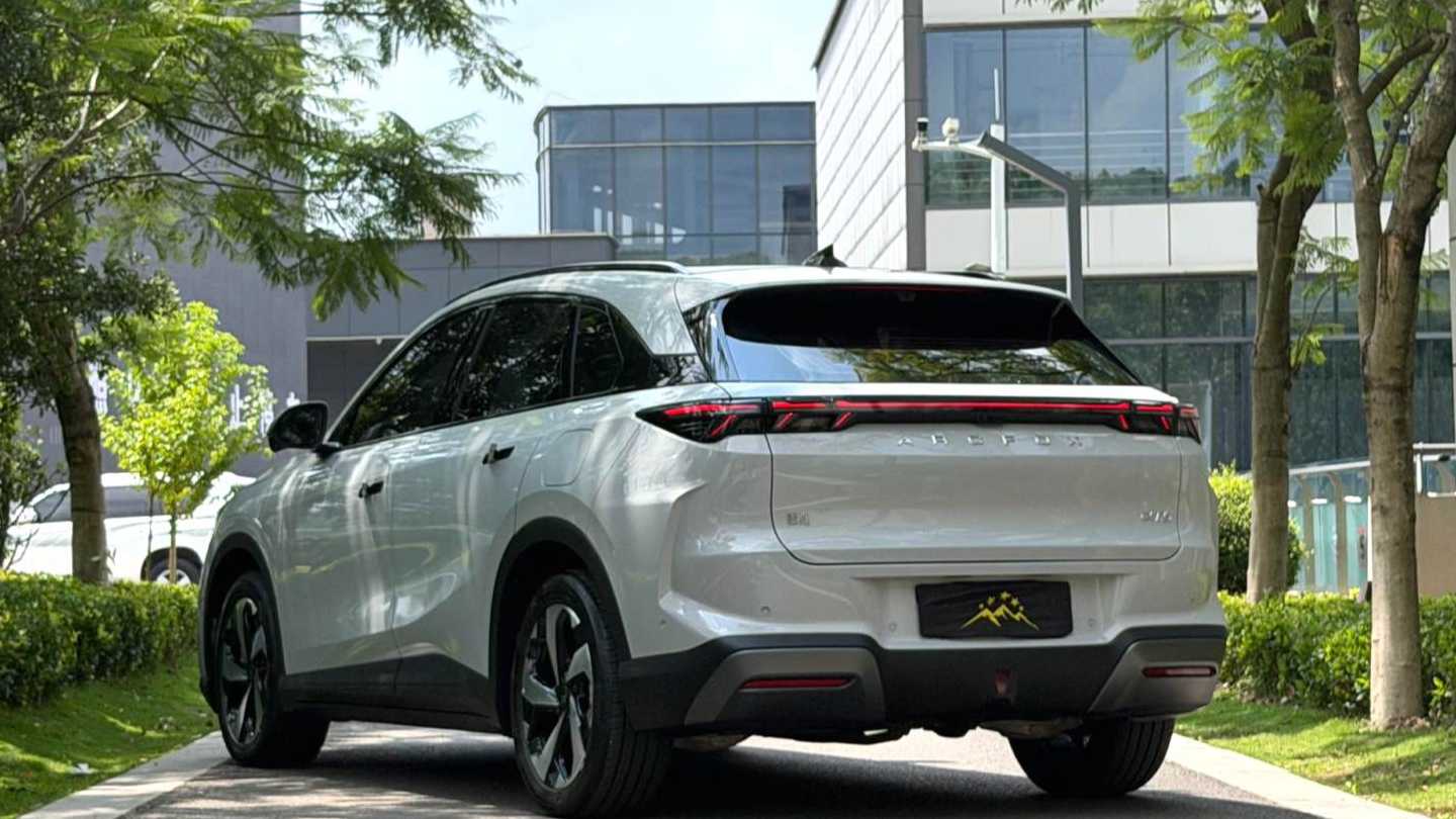 ARCFOX αT5 2026 Extended Range 1215 Yuan Jingzhixing Edition