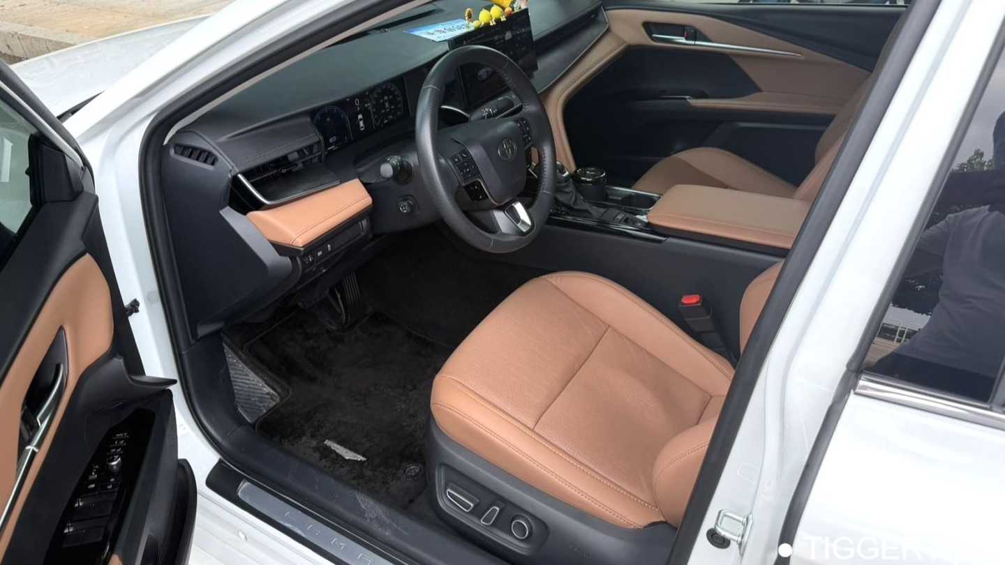 Toyota CAMRY 2024 Dual Engine 2.0HG Premium Edition