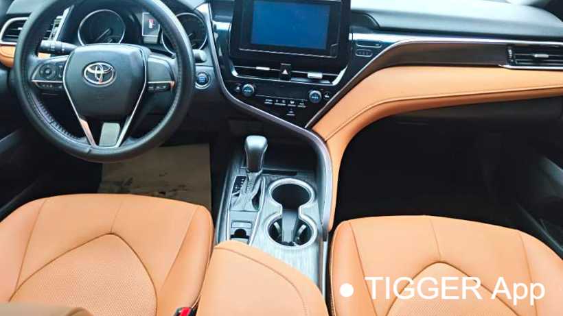 Toyota CAMRY 2023 2.0 GVP Leading Edition