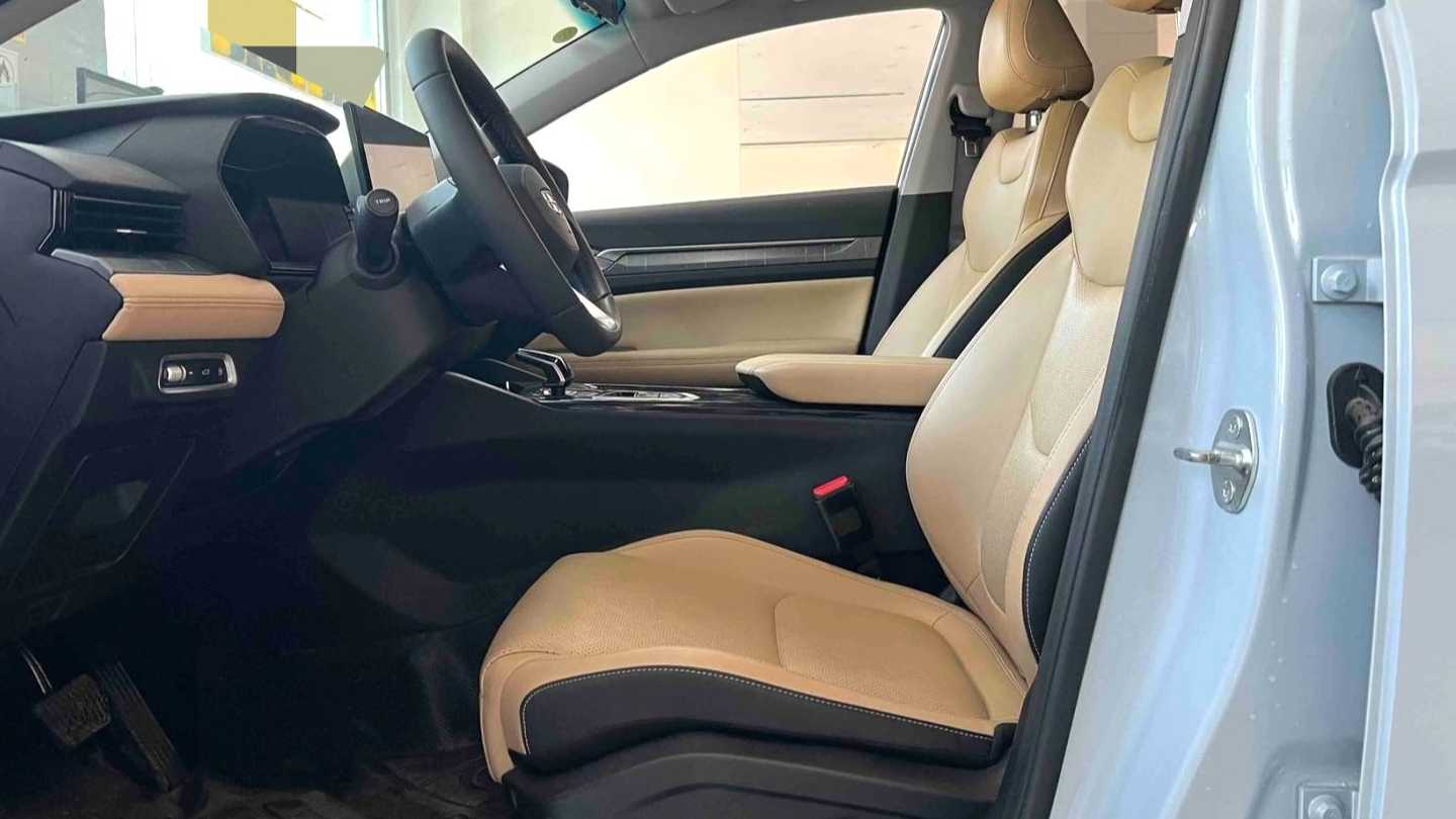 Geely EMGRAND L HiP 2024 Champion Edition 1.5TD-DHT Pro 100KM Excellence