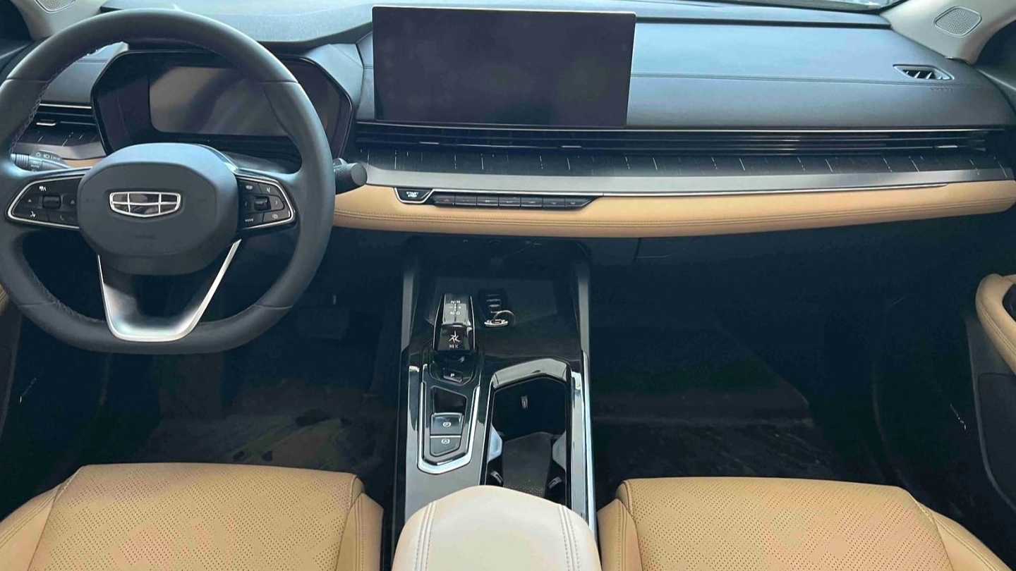 Geely EMGRAND L HiP 2024 Champion Edition 1.5TD-DHT Pro 100KM Excellence