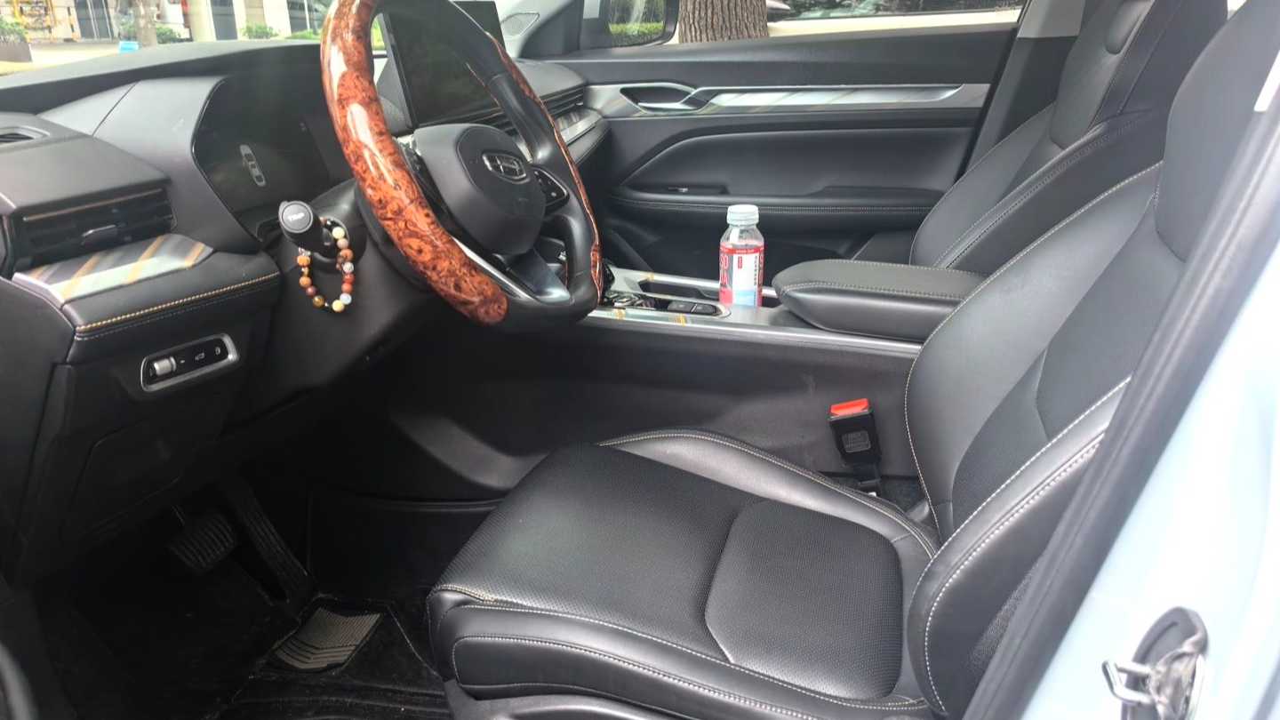Geely EMGRAND L HiP 2024 Champion Edition 1.5TD-DHT Pro 100KM Superb
