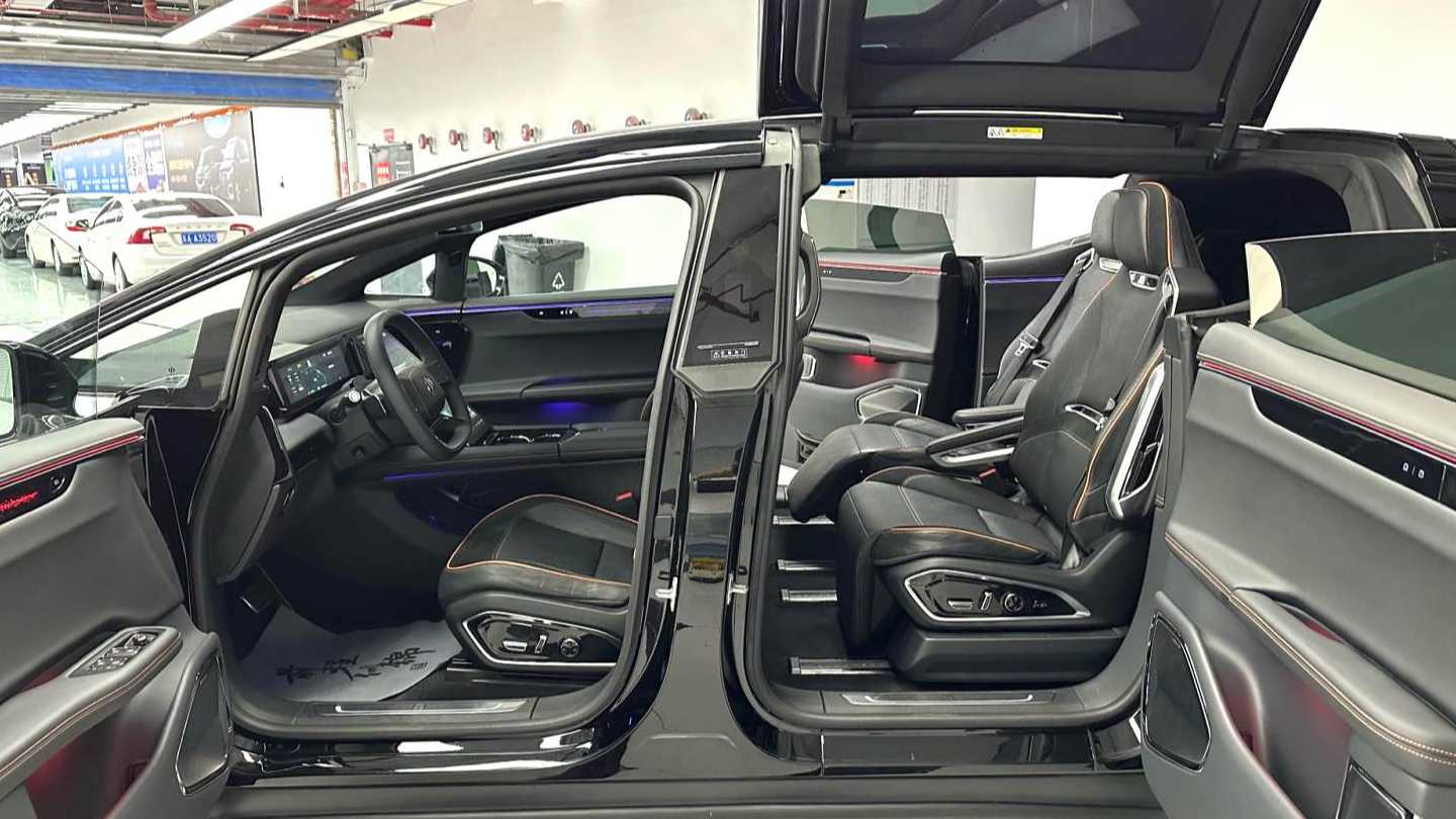 HiPhi X 2021 Founding edition 6 seats