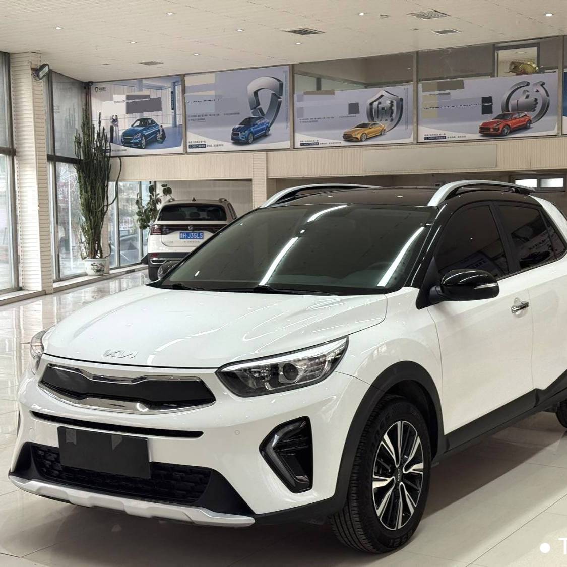 KIA 2021 Stonic 1.4 Stepless Sunroof Automatic Transmission سيارة مستعملة