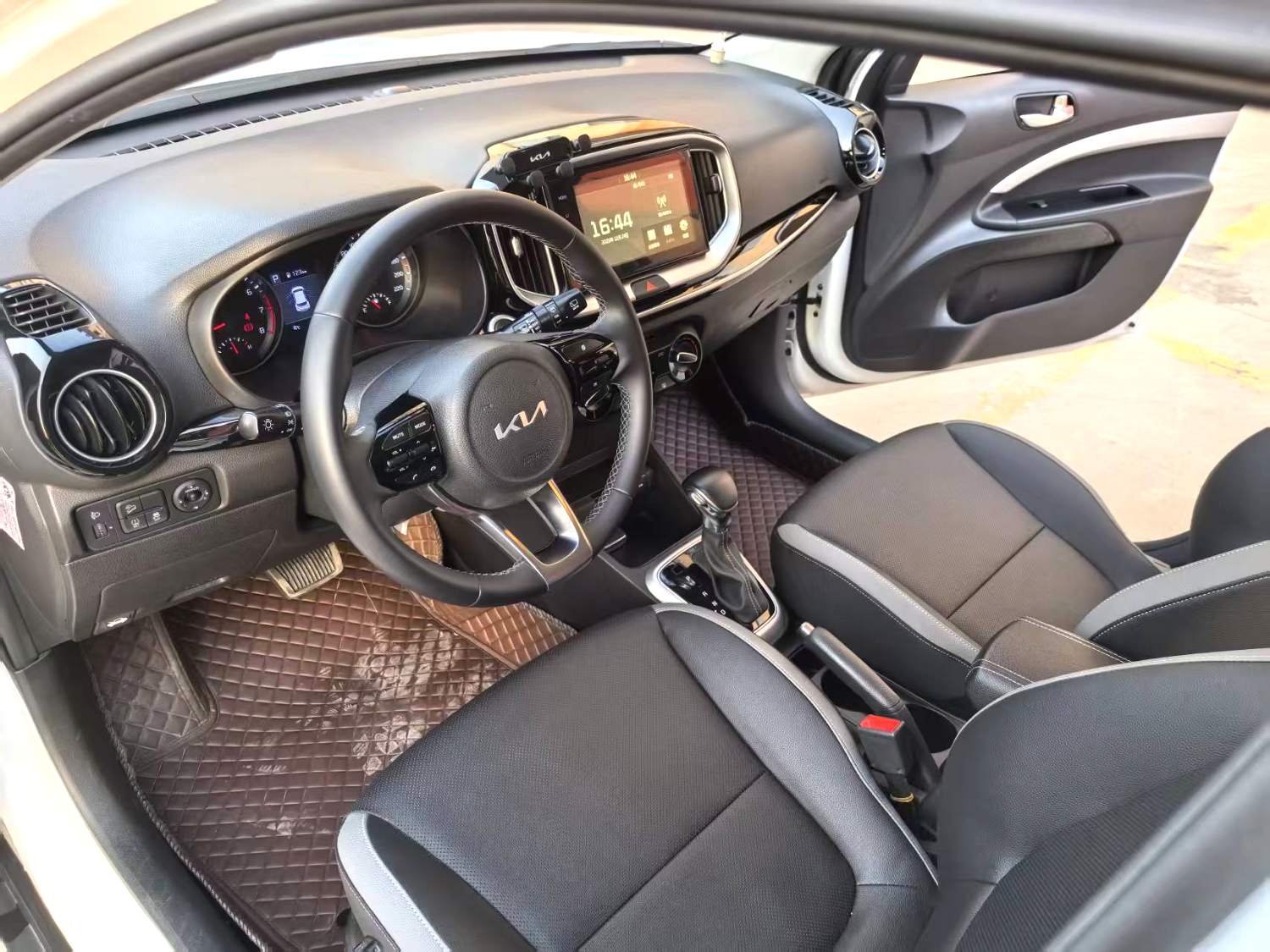 KIA 2021 Stonic 1.4 Fun Edition Automatic Transmission