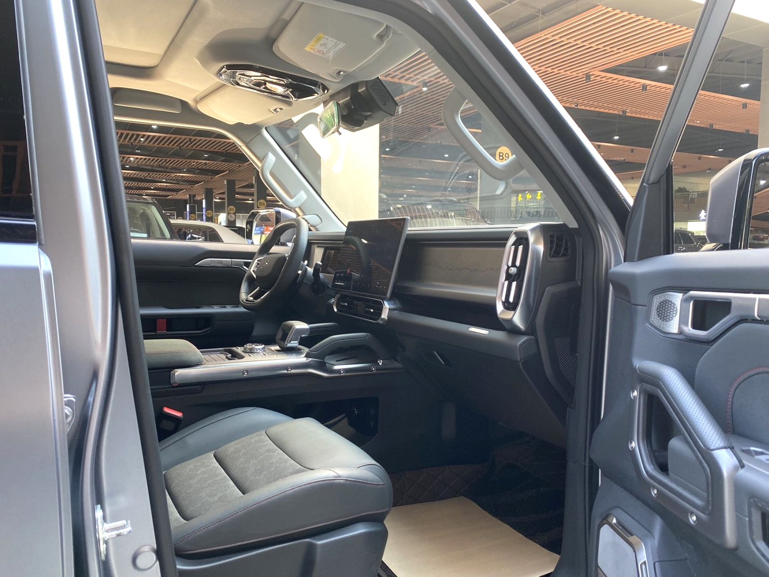 JETOUR 2023 Traveler 2.0T 4WD Crossover PRO Automatic Transmission