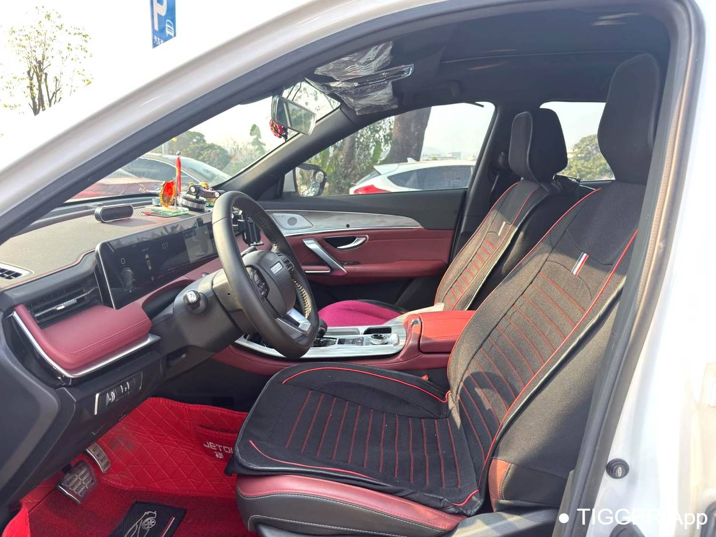 JETOUR 2023 X70 PLUS 1.5T Hero PLUS 5-seater automatic transmission