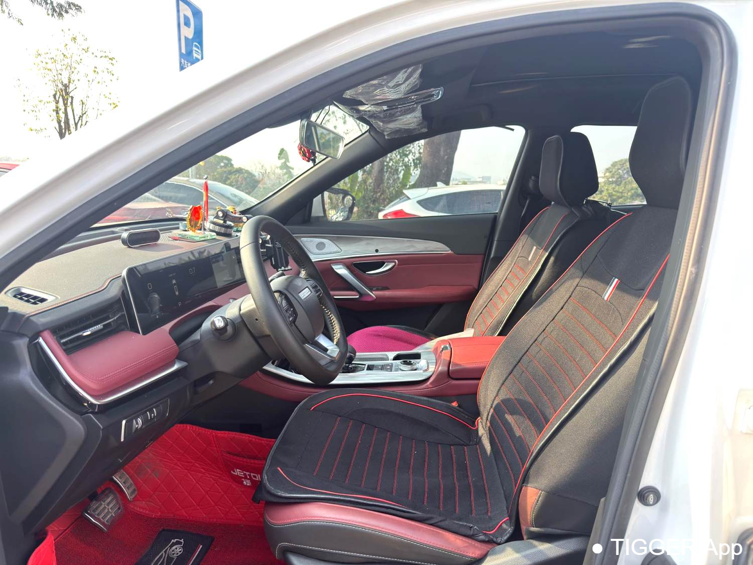 JETOUR 2023 X70 PLUS 1.5T Hero PLUS 5-seater automatic transmission