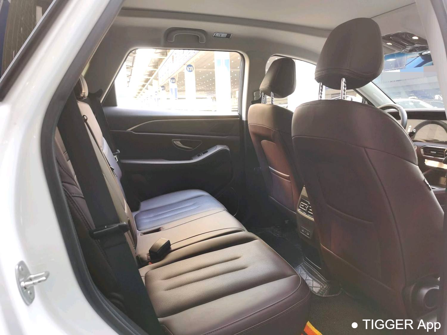 JETOUR 2024 X90 PLUS 1.6TD Villa PRO 7-seater Automatic Transmission