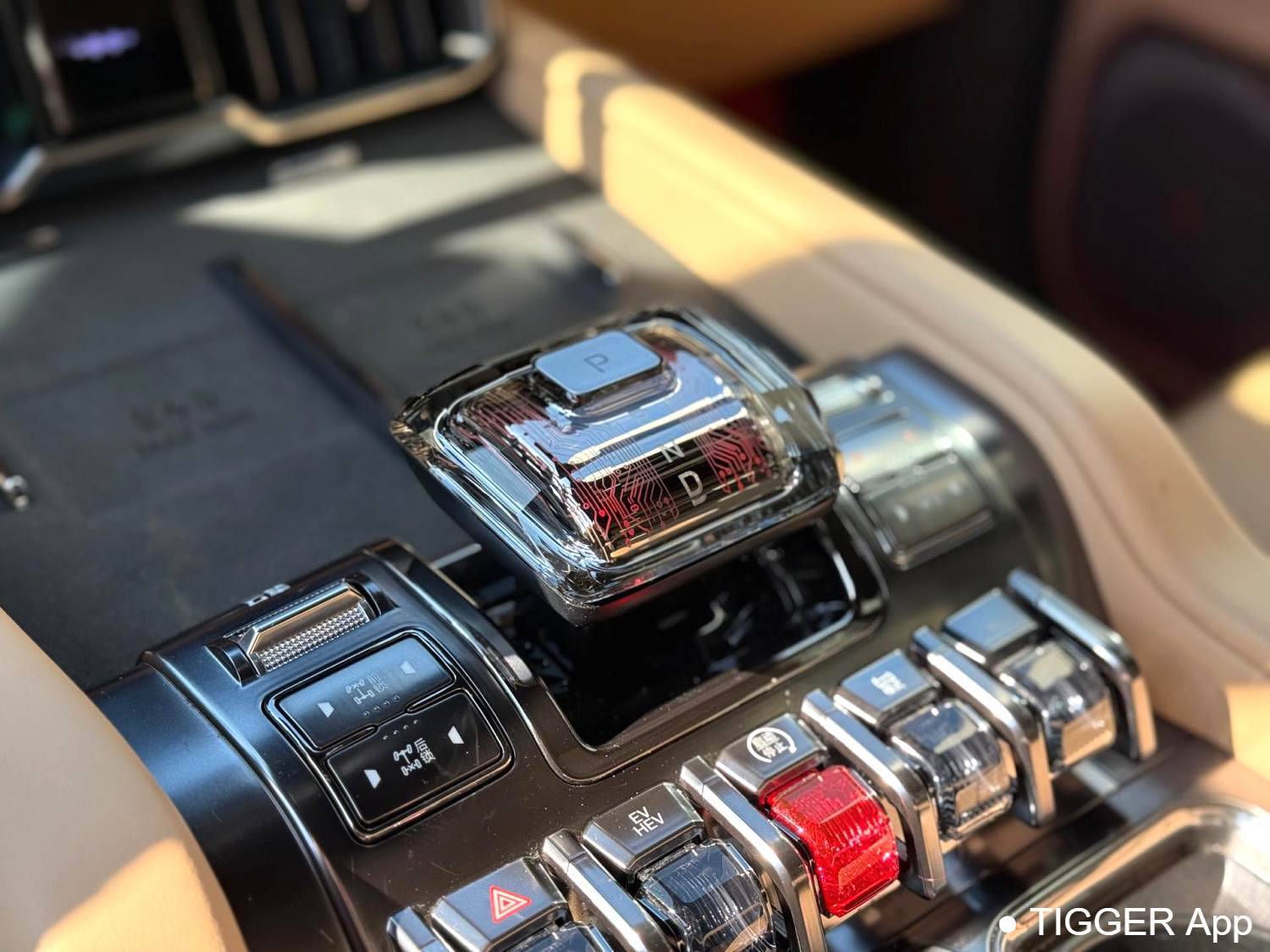二手Formula Leopard‌ 2025 Leopard 8 2.0T Stepless Intelligent Brave Flagship Edition 7-seater Automatic Transmission